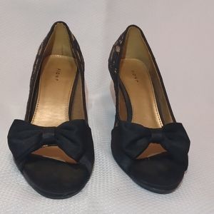 FIONI heels, nude with black lace size 5